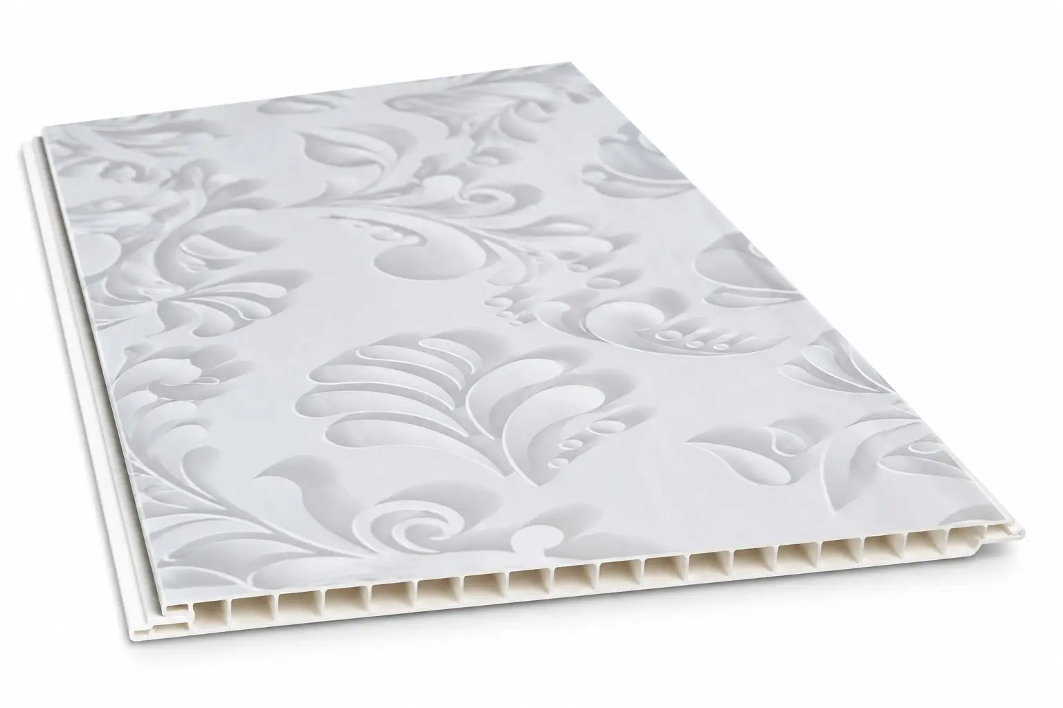 Cielorraso de PVC blanco con diseño arabesco