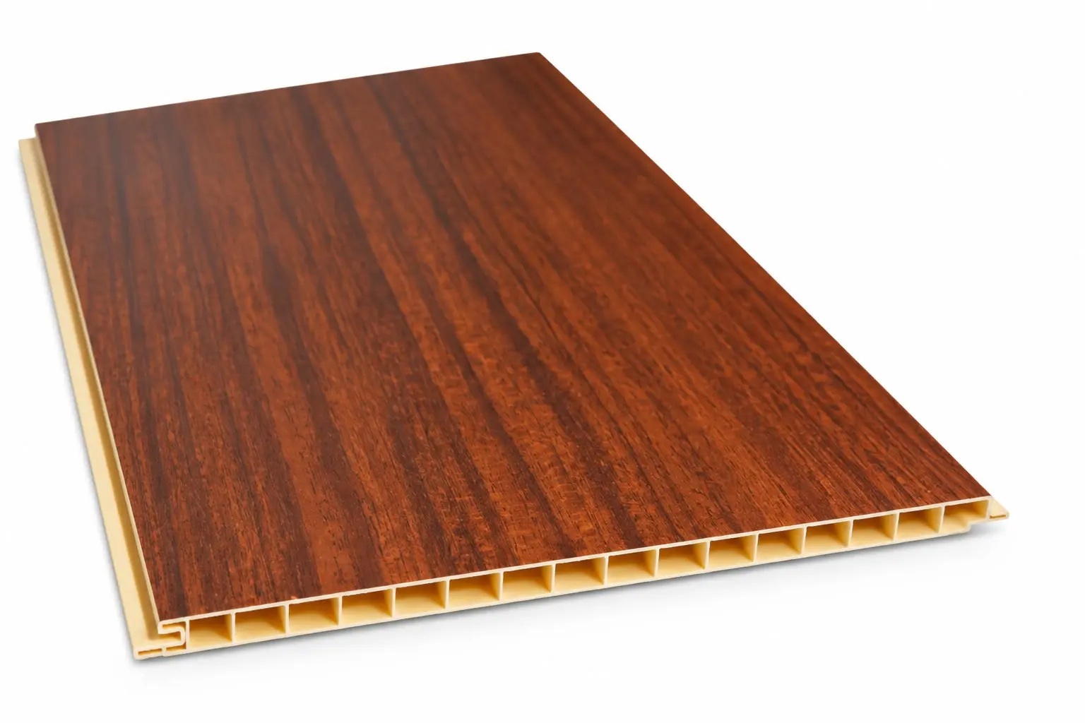 Cielorraso de PVC símil madera caoba con diseño de listones